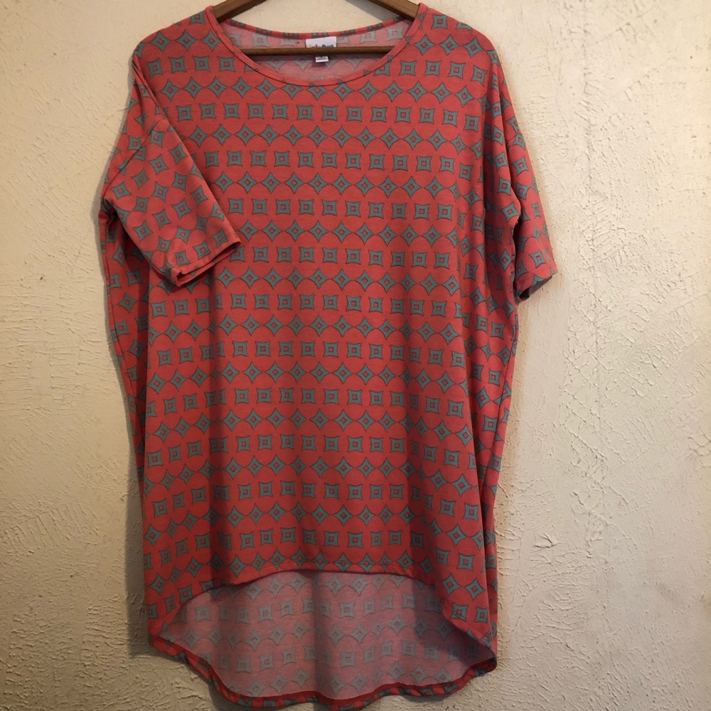 2 Lularoe Tops